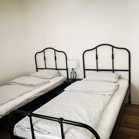 Filinhome Stefanovica 8 דירה